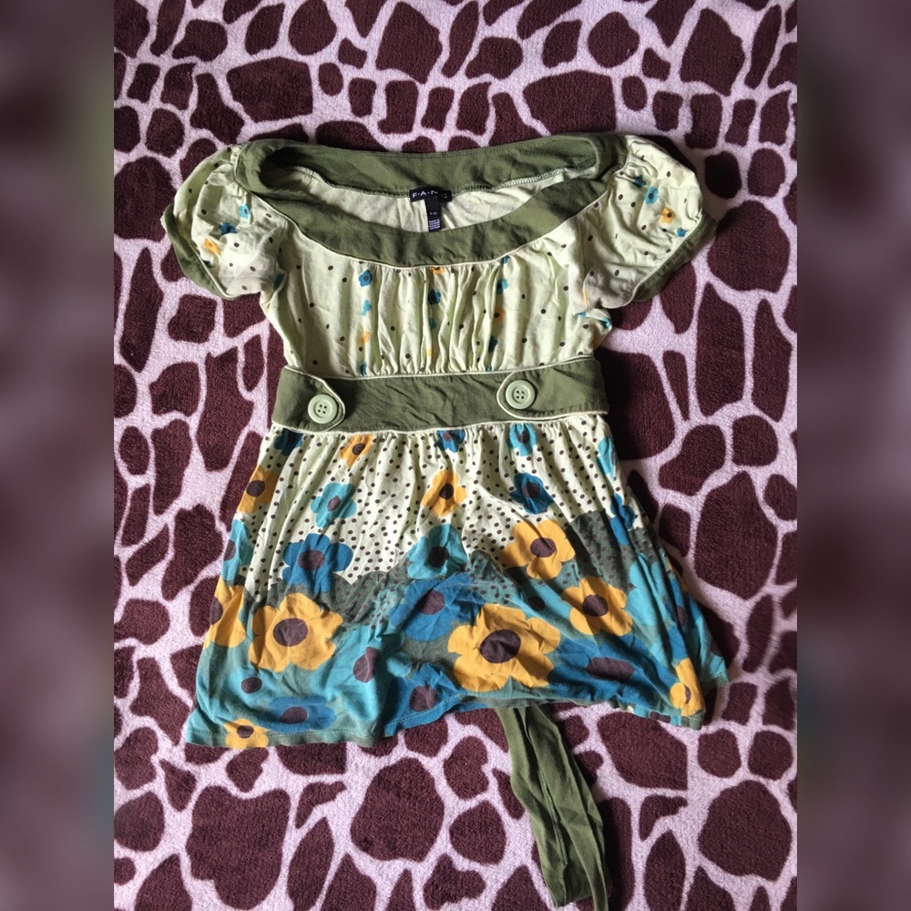 ❌SOLD❌ Boho teen tie back shirt